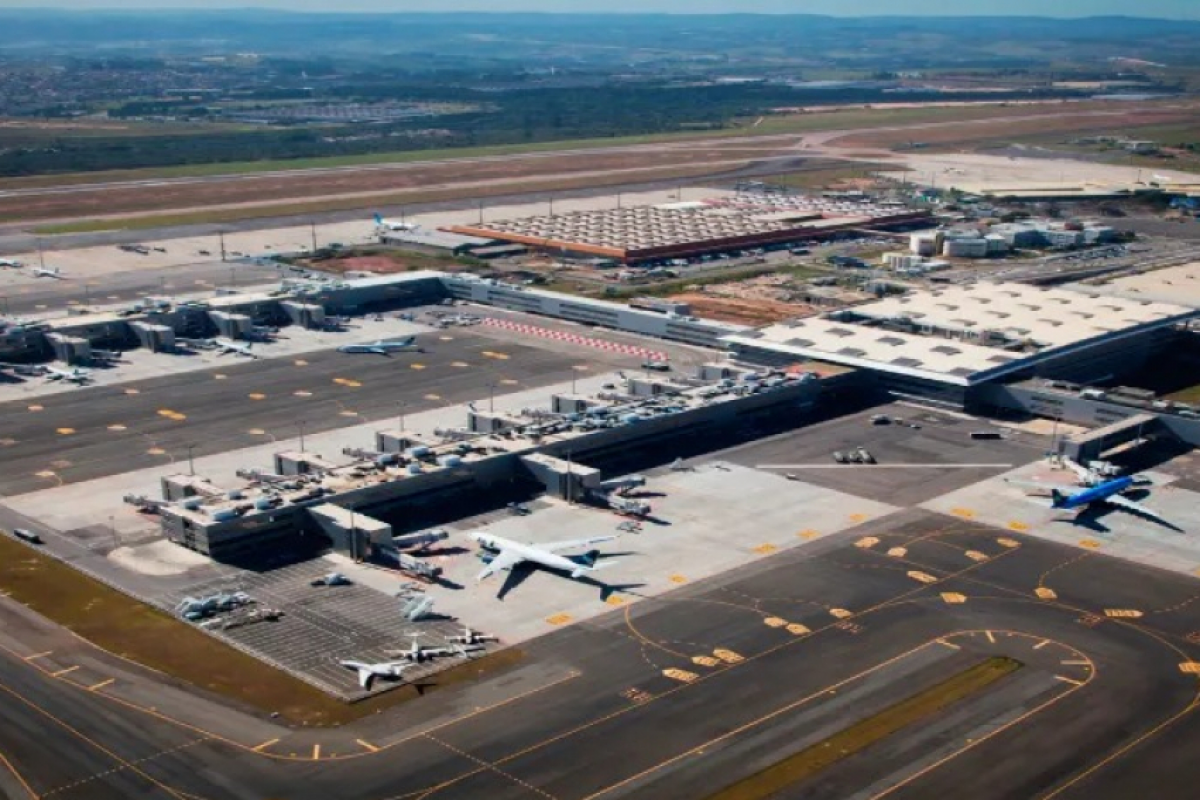 Falha no controle do espaço aéreo afetou operações em Viracopos; aeroporto já opera normalmente, mas impacto ainda é apurado.