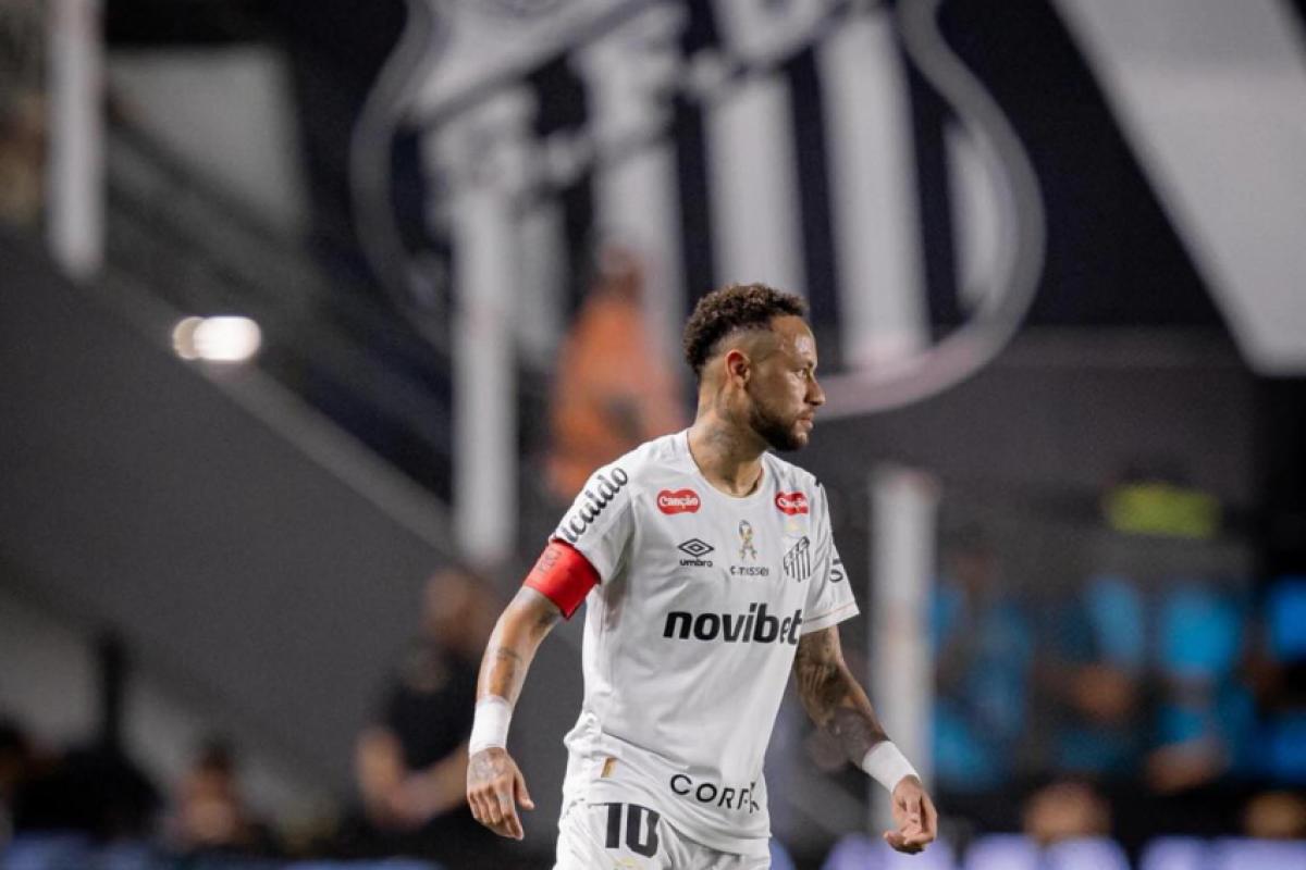 Durante a entrevista, o atacante também afirmou que o árbitro teve postura desrespeitosa com jogadores.