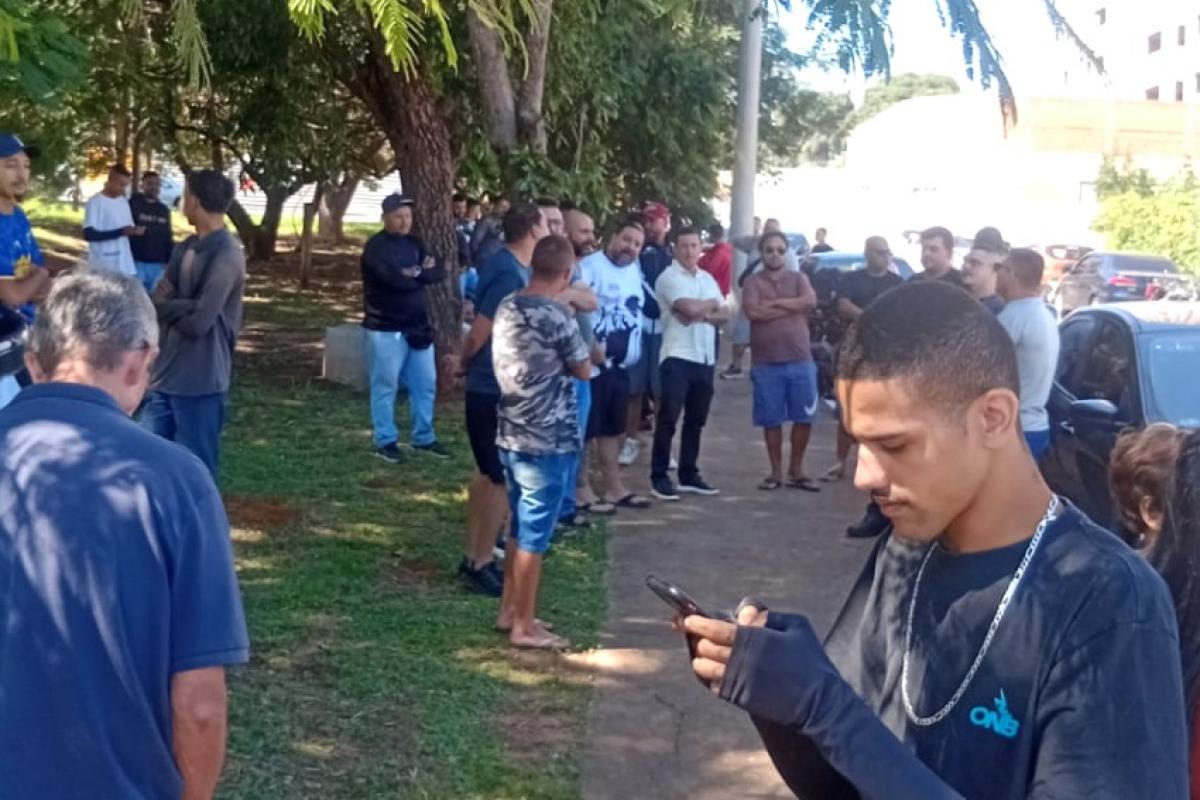 Motoristas de aplicativo na Praça do Avião
