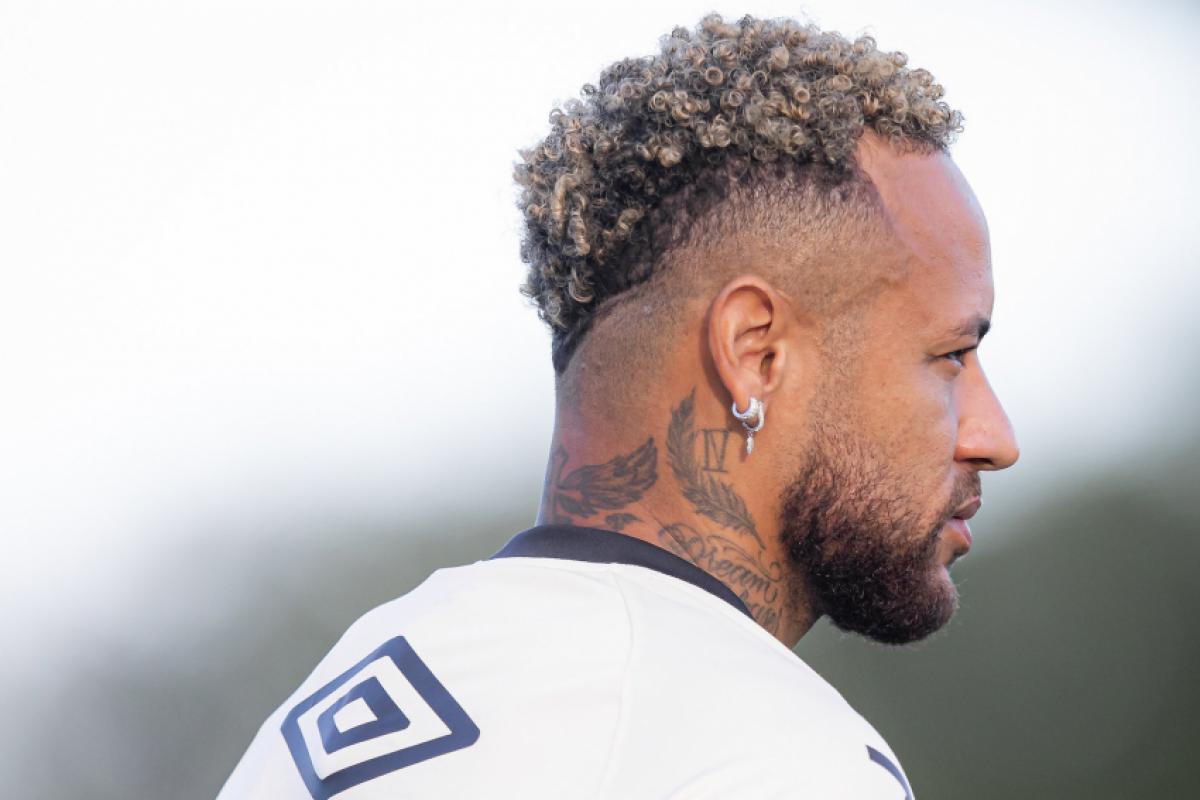 Neymar deve se juntar nesta segunda-feira (27) à delegação do Santos na Argentina