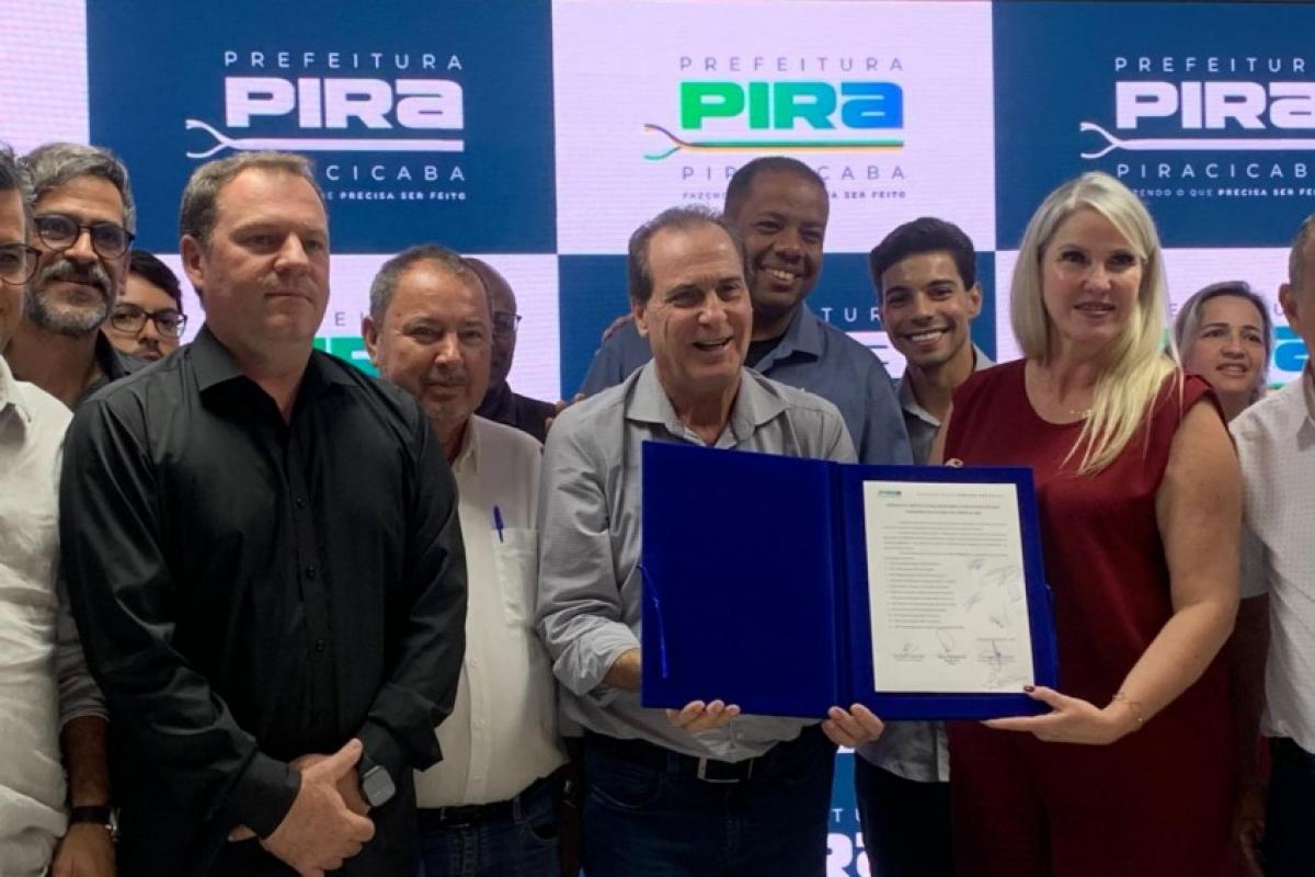 Assinatura da reforma