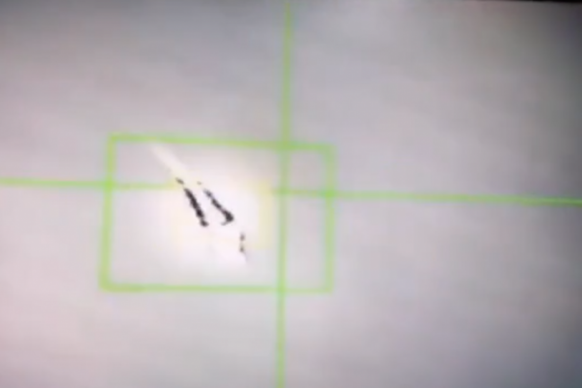 Buscas e operações de resgate continuam nas áreas afetadas, enquanto o conflito permanece sem sinais de trégua.