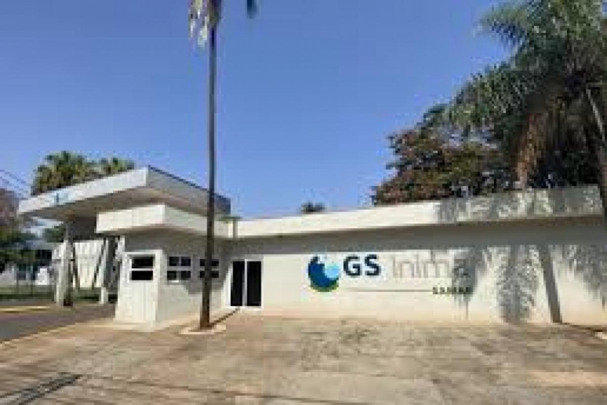 Segundo a GS Inima Samar, o volume de chuva causou o colapso do suporte de concreto que sustentava a adutora sobre o córrego