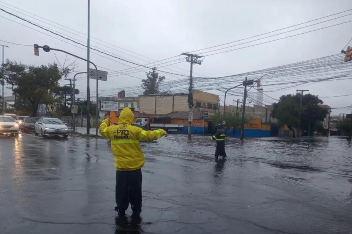 Ruas alagadas em Porto Alegre (RS): El Niño intensifica chuvas no Sul