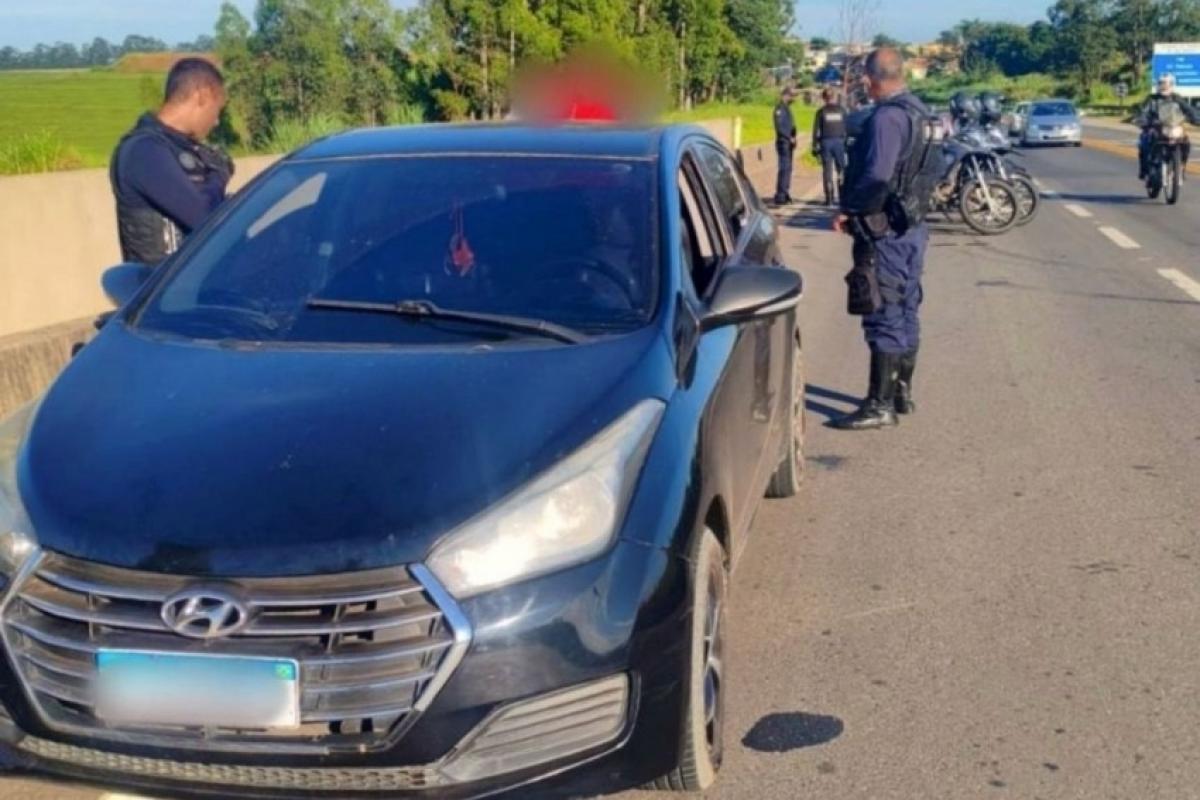 Carro foi apreendido pela Guarda Civil Municipal 