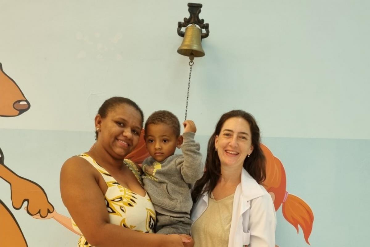 O gesto foi acompanhado pela equipe do Grendacc e pelos pais de Enzo