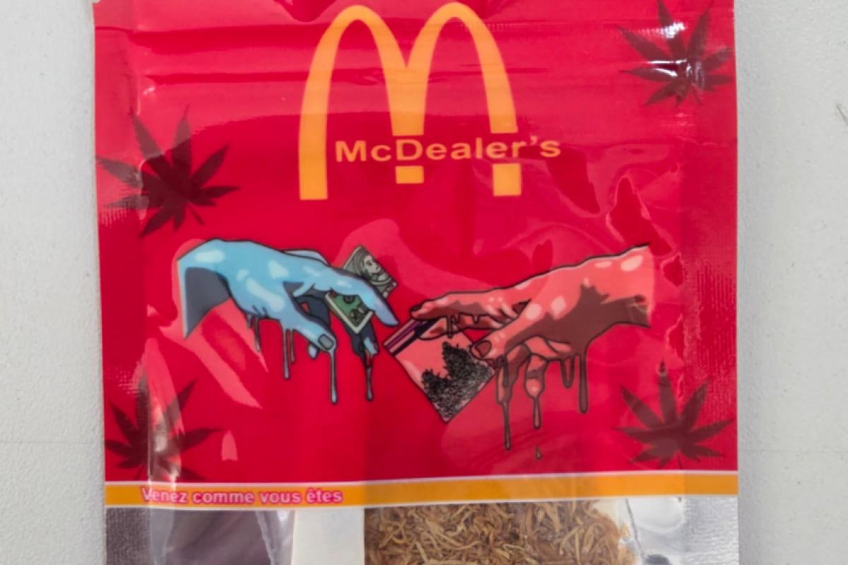 Embalagem curiosa de entorpecentes chamaram a atenção dos guardas municipais 