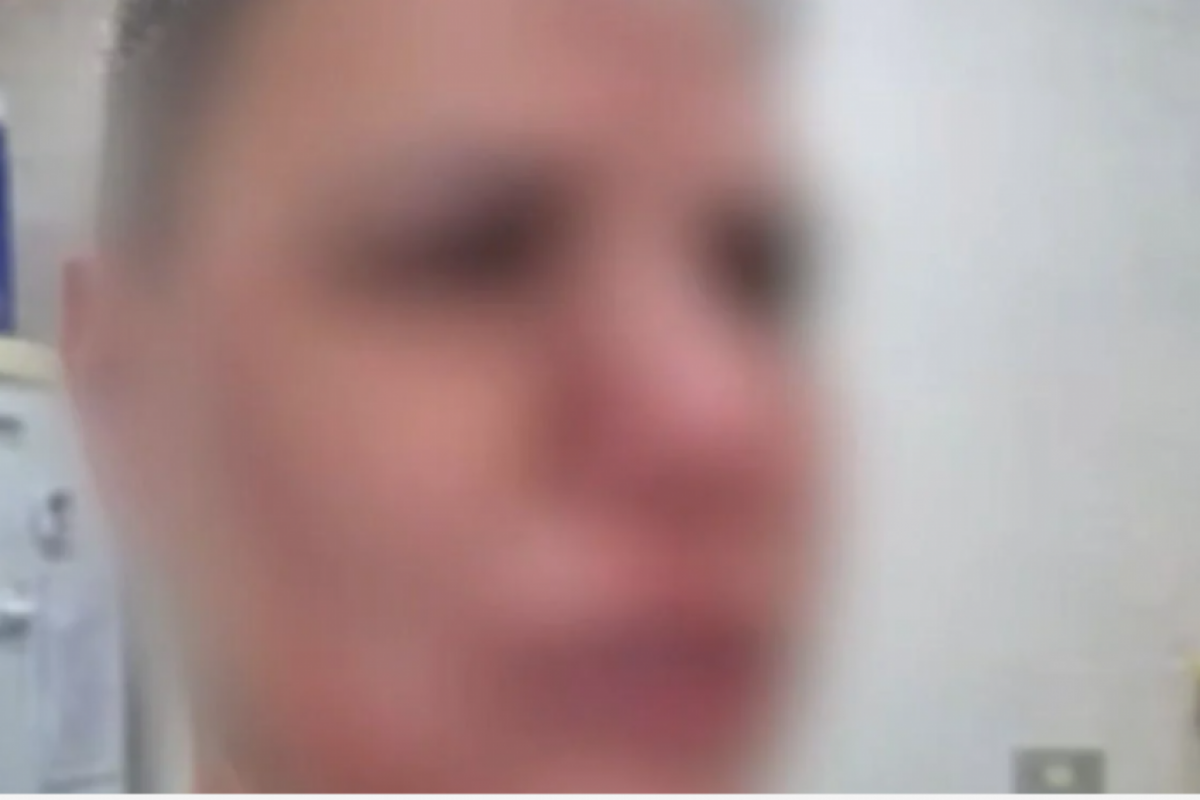 A profissional sofreu ferimentos no rosto e foi afastada por 15 dias.