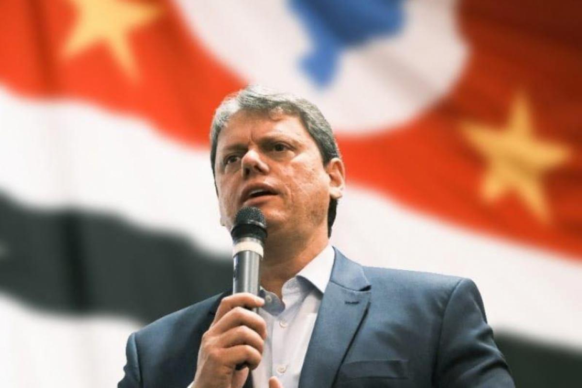 A avaliação da gestão Tarcísio em SP melhorou, e foi considerada ótima ou boa por 45% dos paulista numa pesquisa de março.