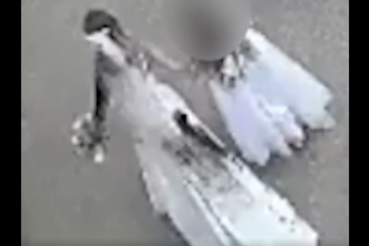 Imagens mostram a noiva e madrinhas com as roupas sujas após o ataque. 