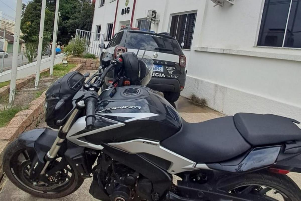 O veículo foi recuperado pelos policiais civis