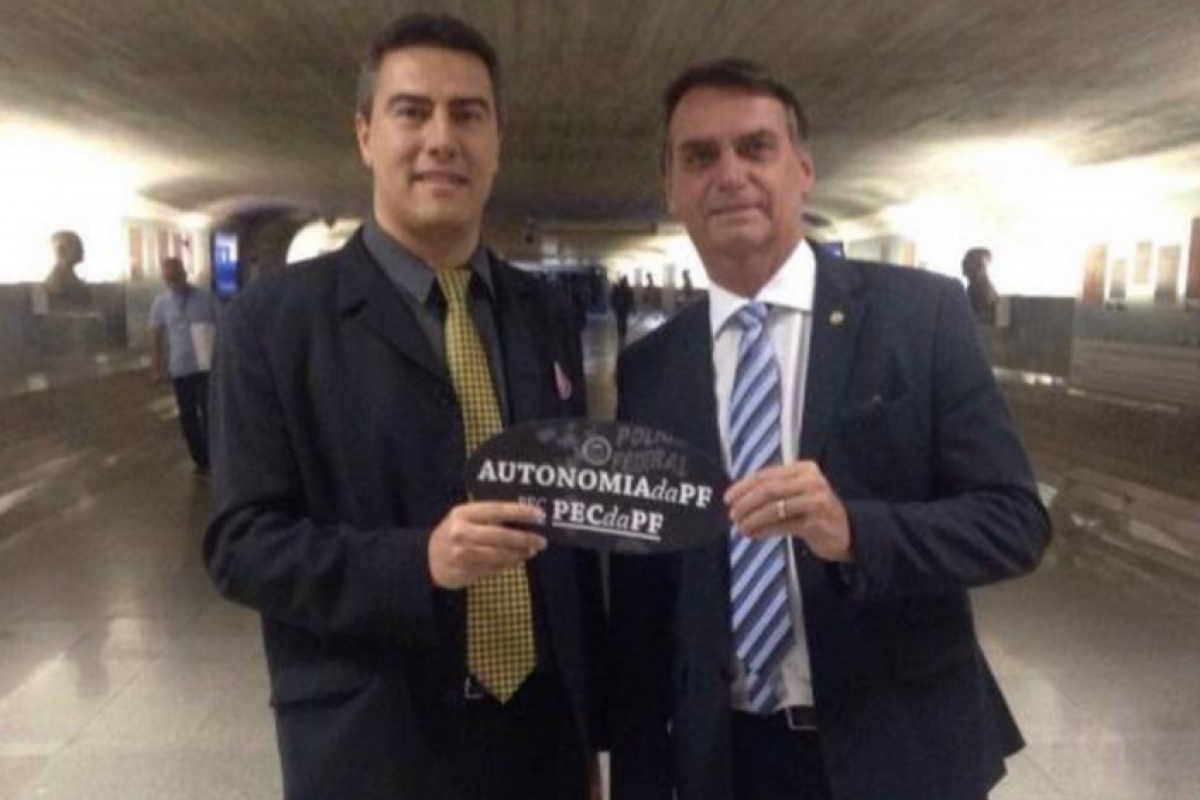 Após ser conduzido à delegacia, o delegado foi autuado por furto e liberado.