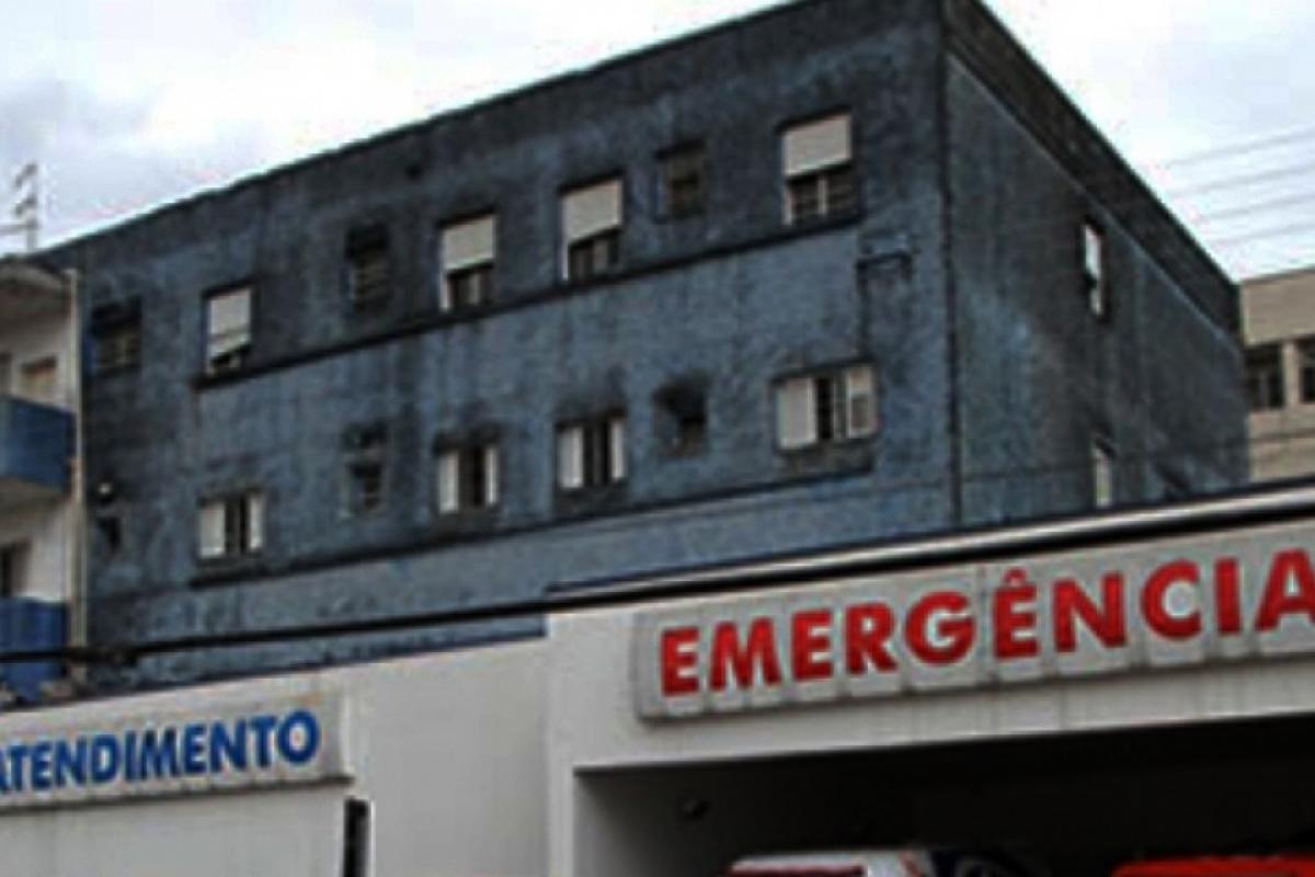 A criança de 3 anos foi encaminhada para a Santa Casa, mas não resistiu. 