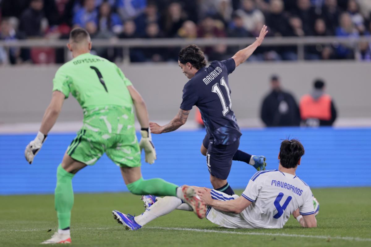 Maurício, do Palmeiras, em atuação pela seleção paraguaia