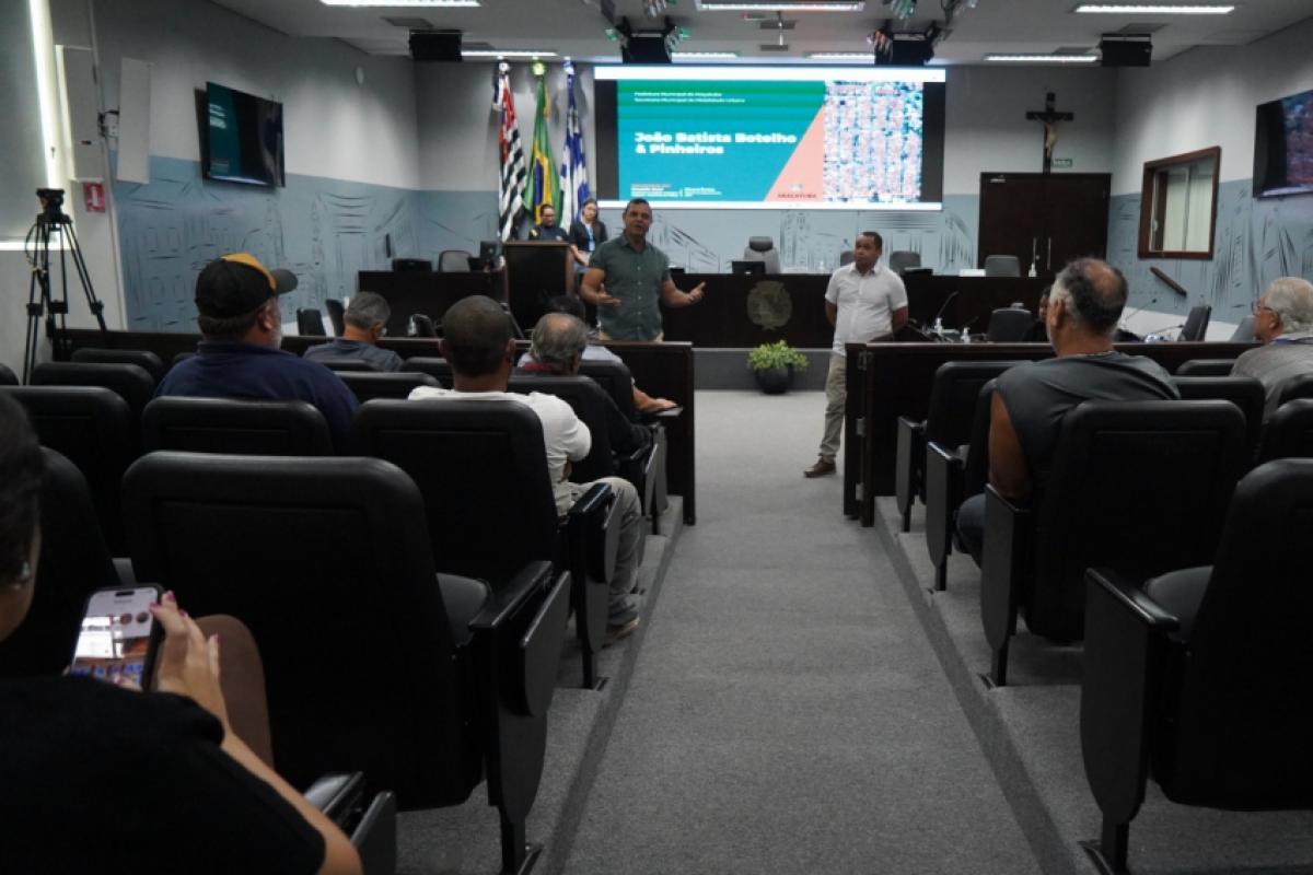 Pacote inclui mão única em ruas, nova sinalização e alterações em cruzamentos; medidas foram apresentadas em reunião na Câmara e ainda serão ajustadas antes da implantação