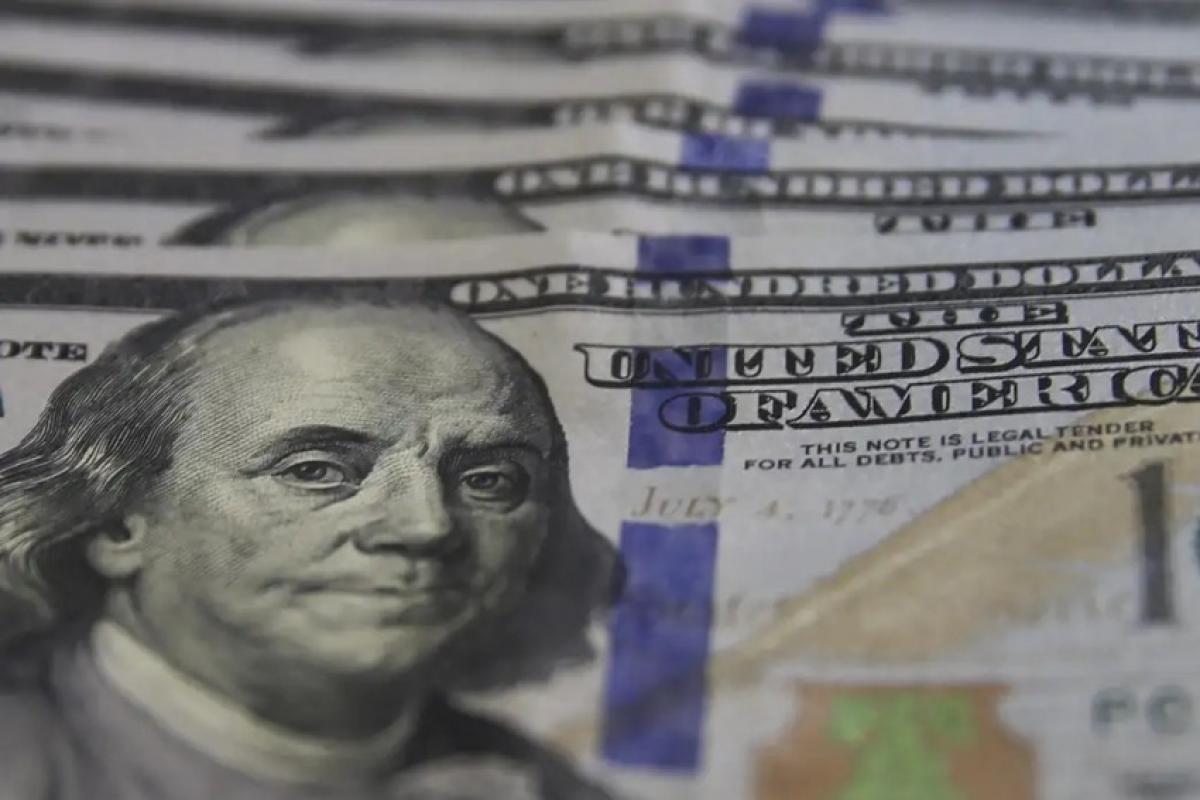 A moeda estadunidense encerrou o dia em queda, acompanhando o movimento no exterior