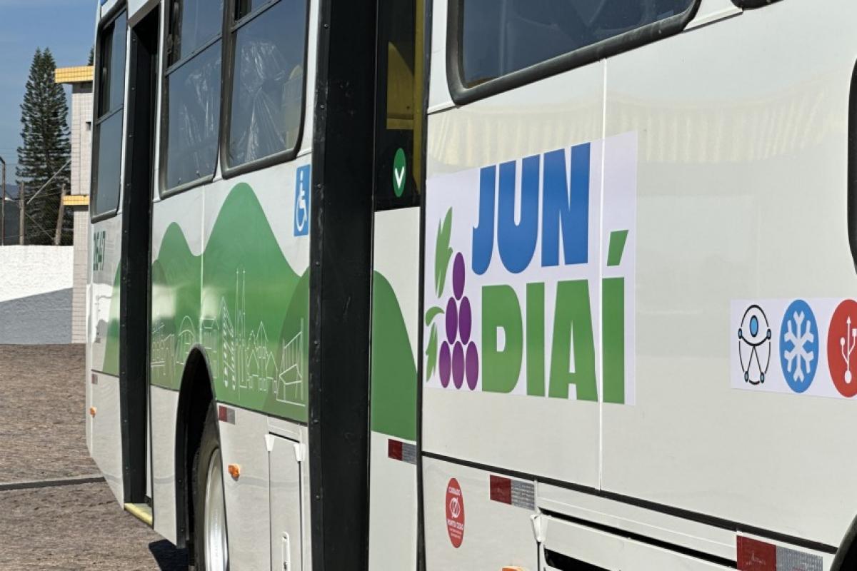 O novo layout contempla as cores da bandeira de Jundiaí e destaca importantes símbolos do município