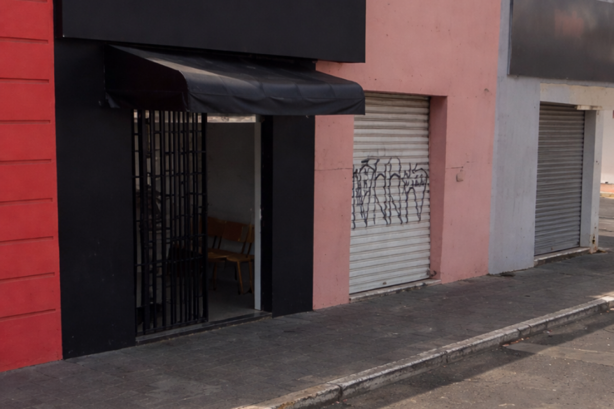 Loja invadida no Centro de Franca, que teve itens e dinheiro furtados