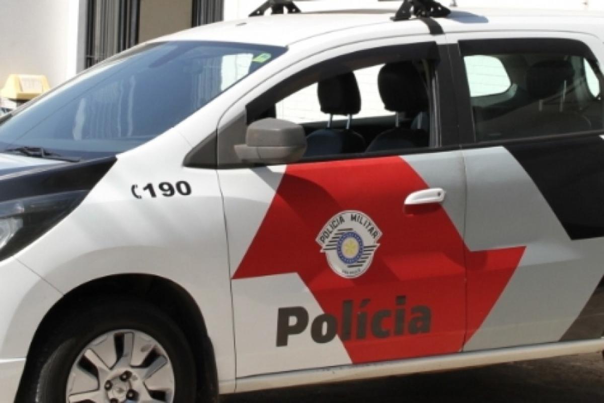 Policiais militares abordaram um indivíduo com os objetos roubados. 