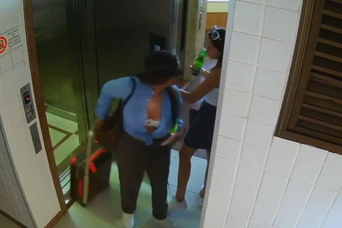Câmeras de segurança mostram suspeitas de furto em condomínio de luxo em Vila Velha (ES) deixando prédio com malas em março de 2024