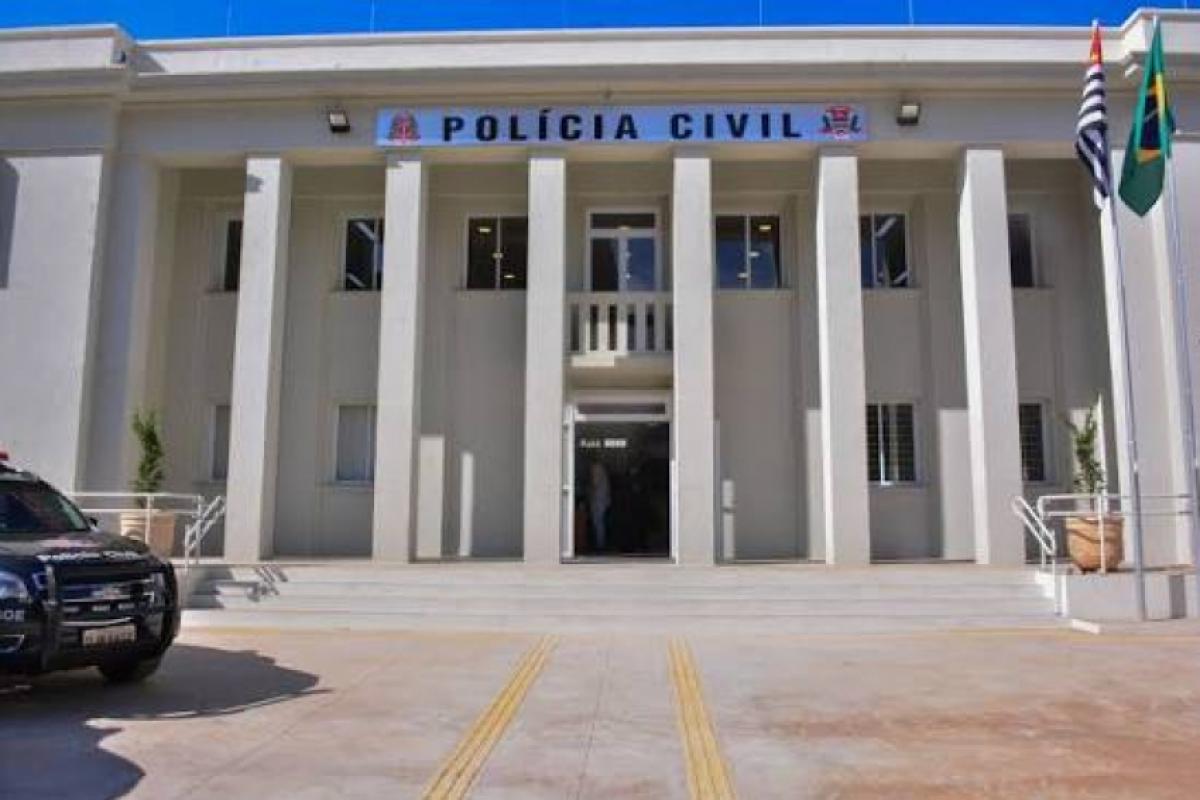 Vítima tentou escapar após confusão em um bar, mas foi alcançada pelos atiradores e socorrida com vida para a Santa Casa
