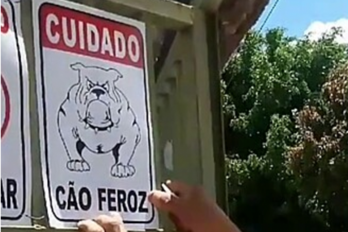 Casa alertava sobre cachorro bravo.