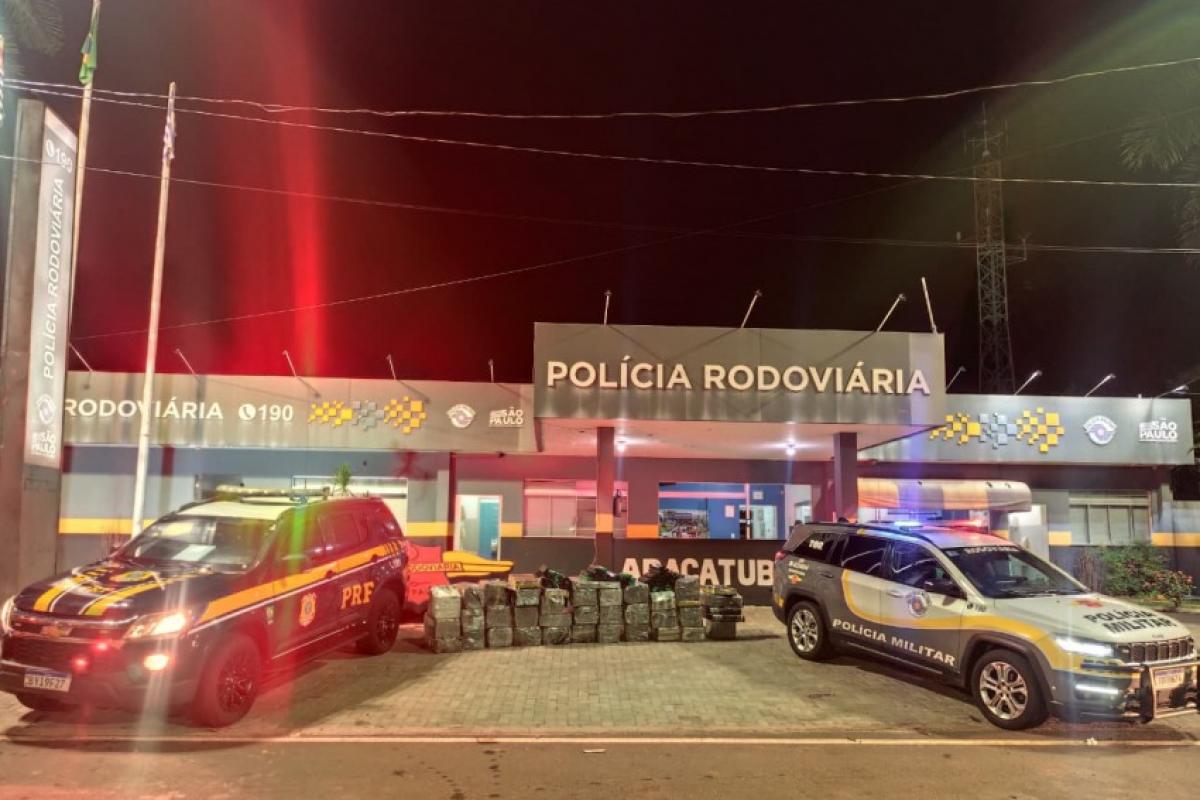 Policiais encontraram 41 fardos de maconha