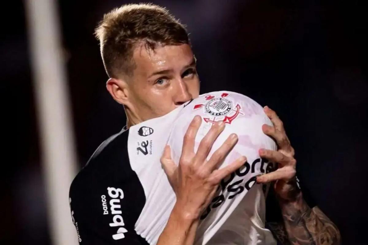 Corinthians deve mais de R$ 6 milhões pela contratação do volante Charles