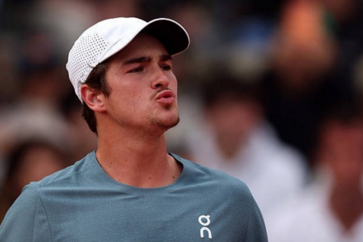 João Fonseca encara Novak Djokovic, nesta sexta-feira (29)