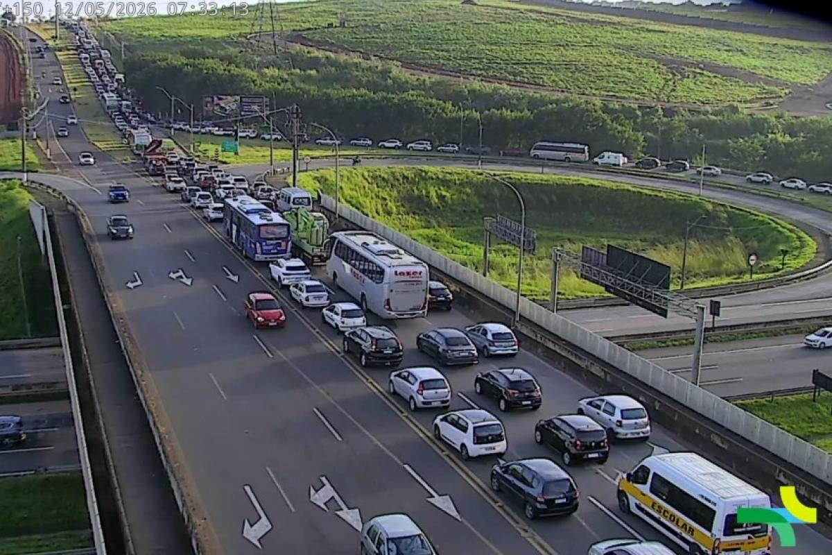 Manifestação de estudantes e trabalhadores afeta acesso pela Avenida Guilherme Campos e marginais da D. Pedro I, em Campinas