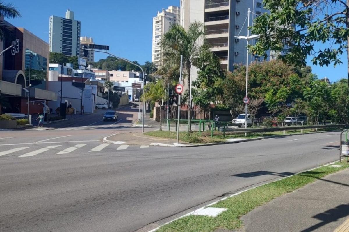 Acidente foi registrado no cruzamento da avenida 9 de Julho com a rua Conrado Augusto Offa