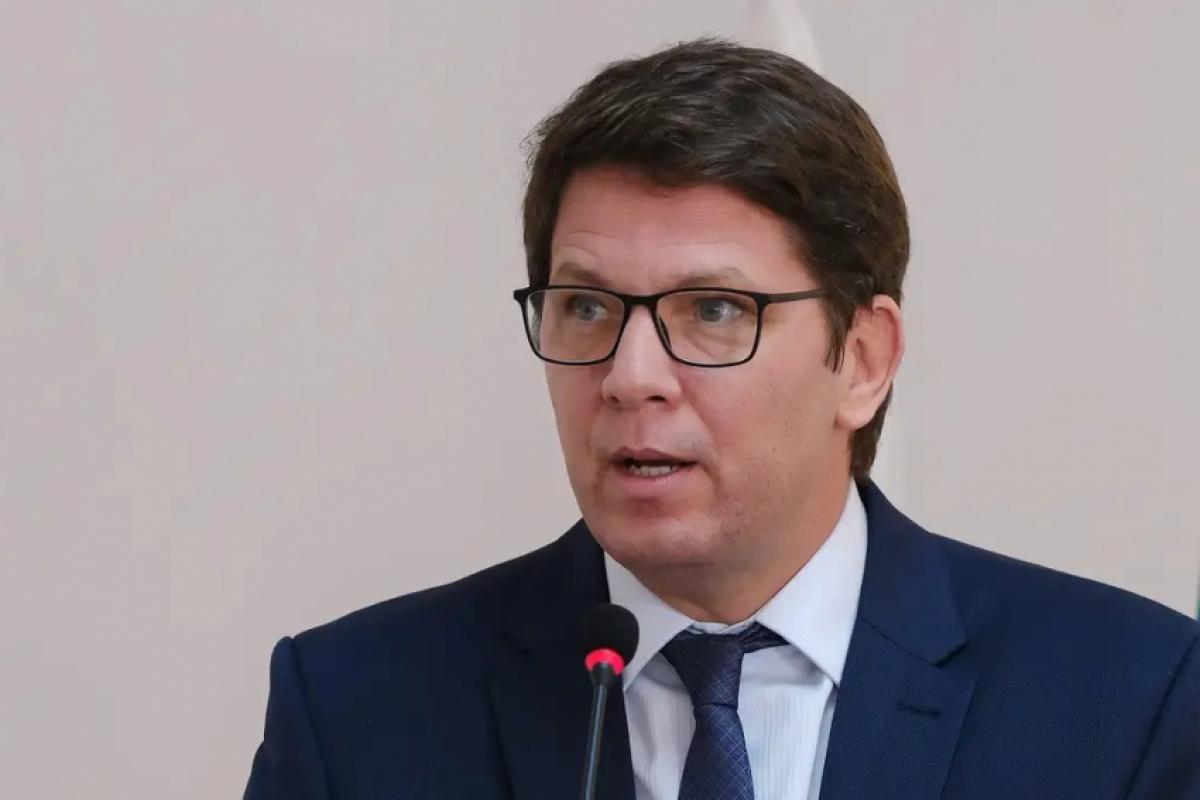 O deputado Mário Frias (PL-SP) é citado como possível intermediário nos trâmites com Vorcaro