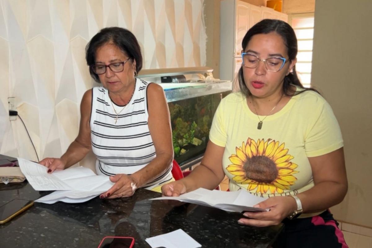 Regina Paula Alves dos Reis (esquerda) e Ângela de Souza tiveram consultas marcadas para daqui a quase quatro meses