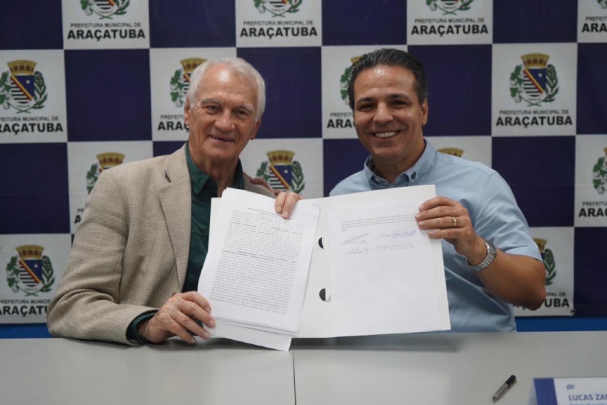 Presidente da Fecomércio/SP, Ivo Dall’ Acqua Júnior, e o prefeito de Araçatuba, Lucas Zanatta 
