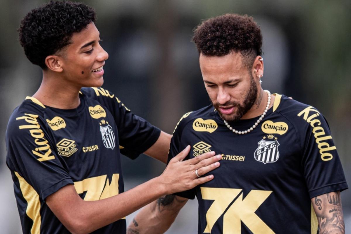 Robinho Jr. e Neymar durante treino do Santos