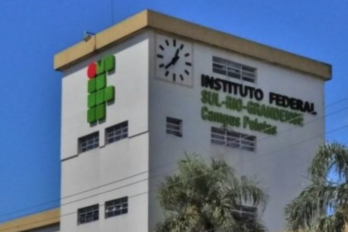 Os jovens de 15 a 17 anos vão responder por ato infracional análogo ao crime de cyberbullying.