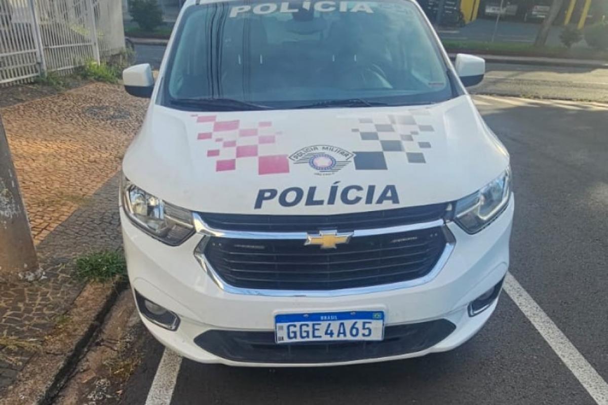 Homem foi preso em Mogi Guaçu após quebrar celulares da família e ameaçar a esposa de morte.