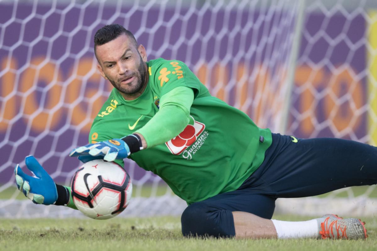 Aos 38 anos, Weverton superou 'rivais' mais jovens e ganhou a preferência pela experiência