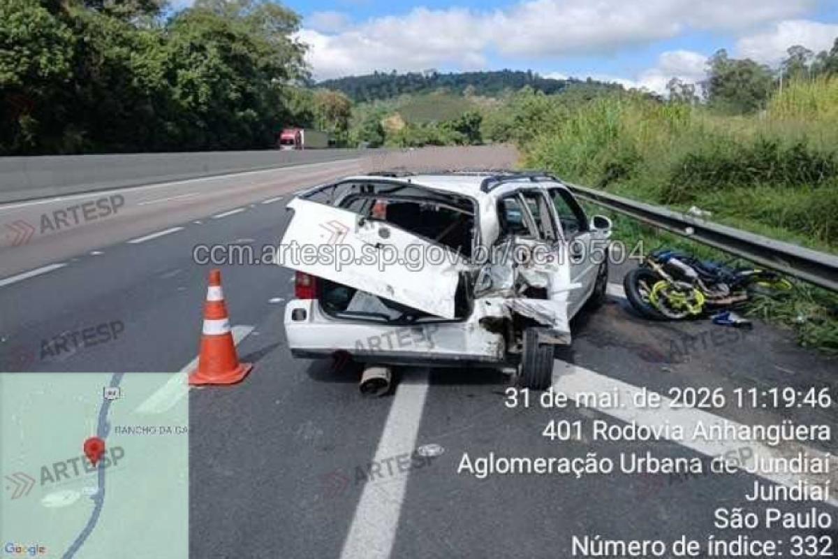 O motociclista morreu no local e o motorista do automóvel não teve ferimentos; os veículos já foram removidos do local