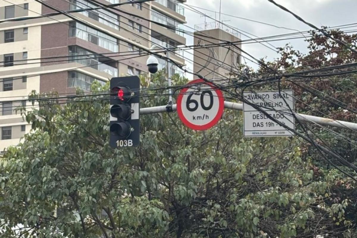Cruzamento com a Rua Coronel Quirino recebe câmeras para videomonitoramento, área para motos e botoeiras para pedestres.
