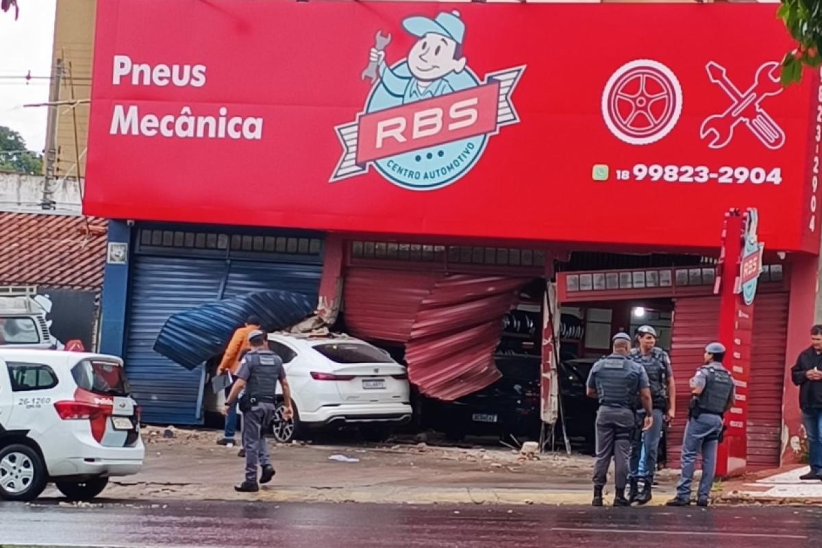 Caso aconteceu após acidente em que um Fiat Fastback atingiu uma oficina na Avenida Waldir Felizola de Moraes