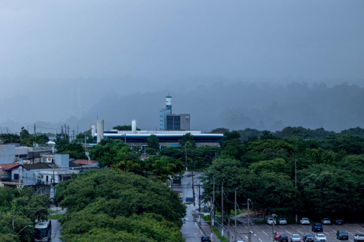 Além das baixas temperaturas, a sensação térmica poderá ser ainda menor devido à combinação de chuva, ventos e alta umidade relativa do ar