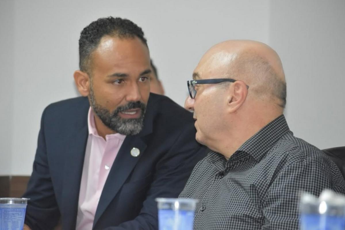Representações contra o prefeito e Higor Diego citam gravações na Smile e serão analisadas pela Procuradoria da Câmara.