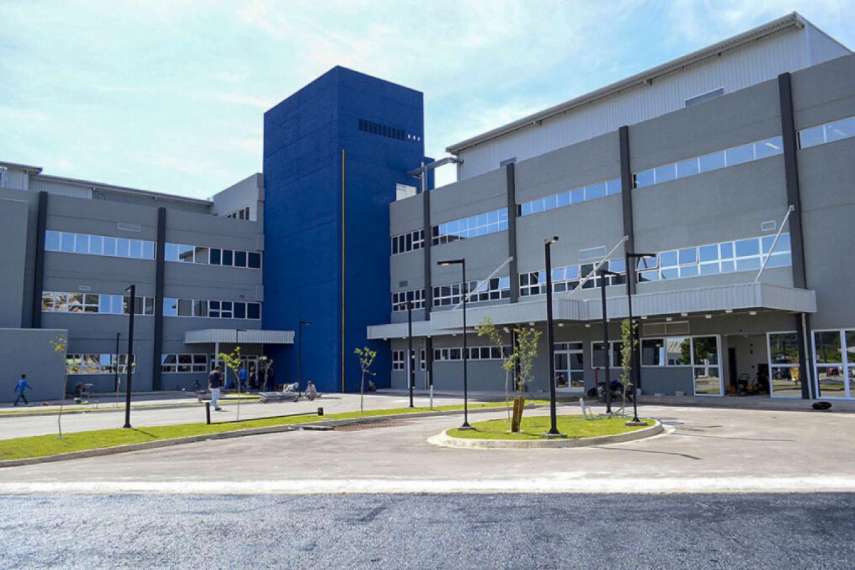 Na primeira etapa, a unidade oferecerá consultas ambulatoriais especializadas e exames diagnósticos, mas a oferta de atendimento aumentará gradativamente