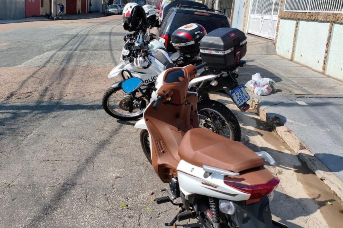 A motocicleta foi recolhida administrativamente pela Polícia Militar