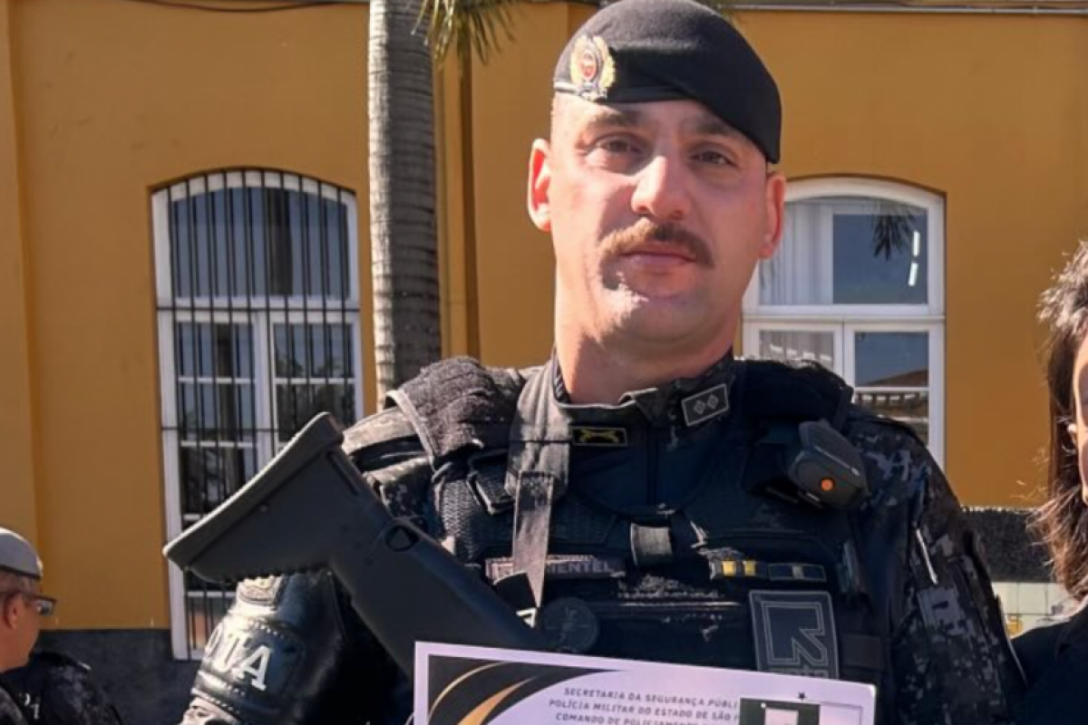 O policial foi baleado na cabeça na Avenida Goiás, em São Caetano do Sul, na Grande São Paulo.