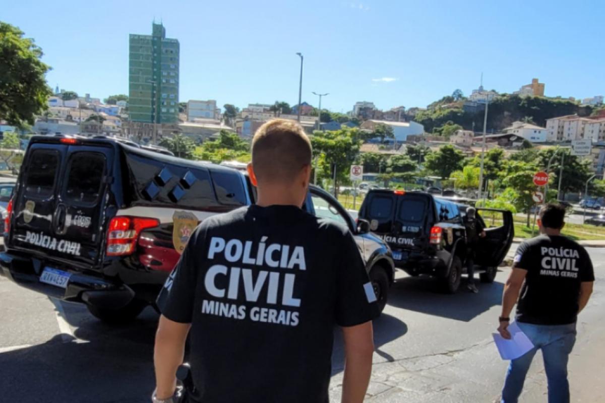 A PM foi acionada por vizinhos que ouviram uma briga entre os dois.