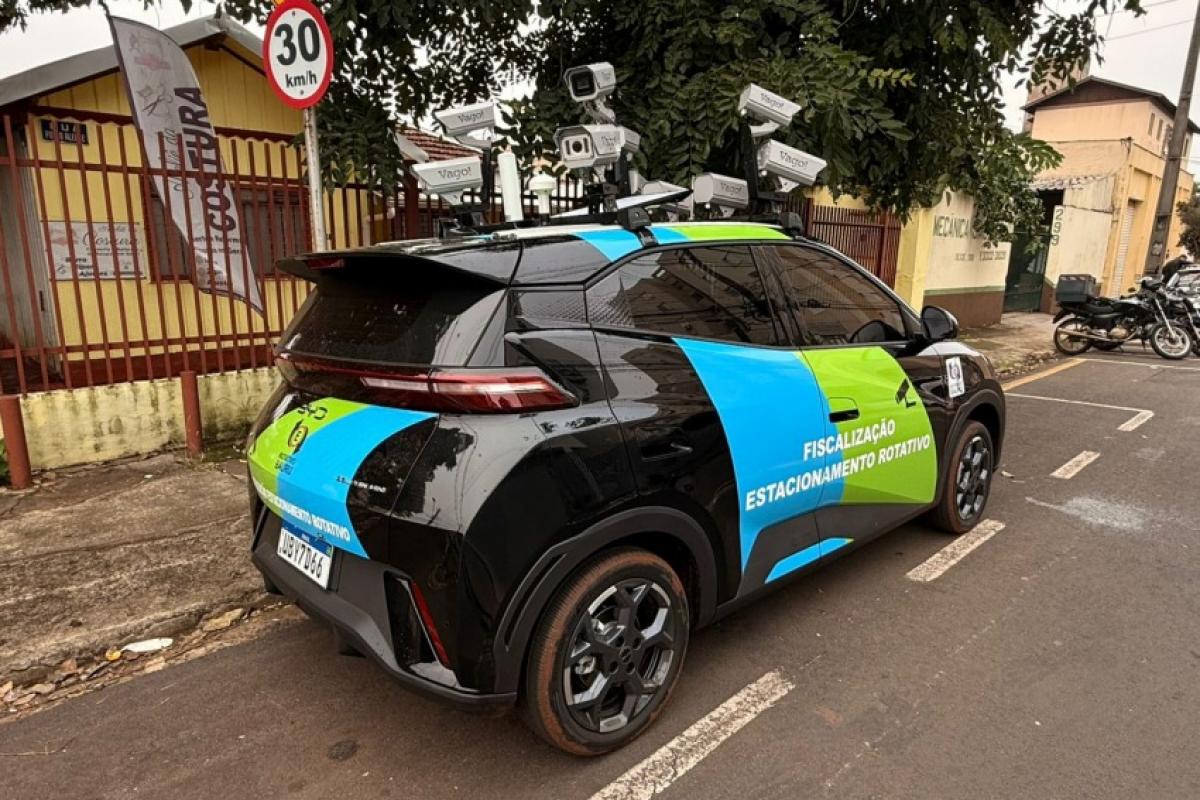 Carro com câmeras que vai fiscalizar Zona Azul