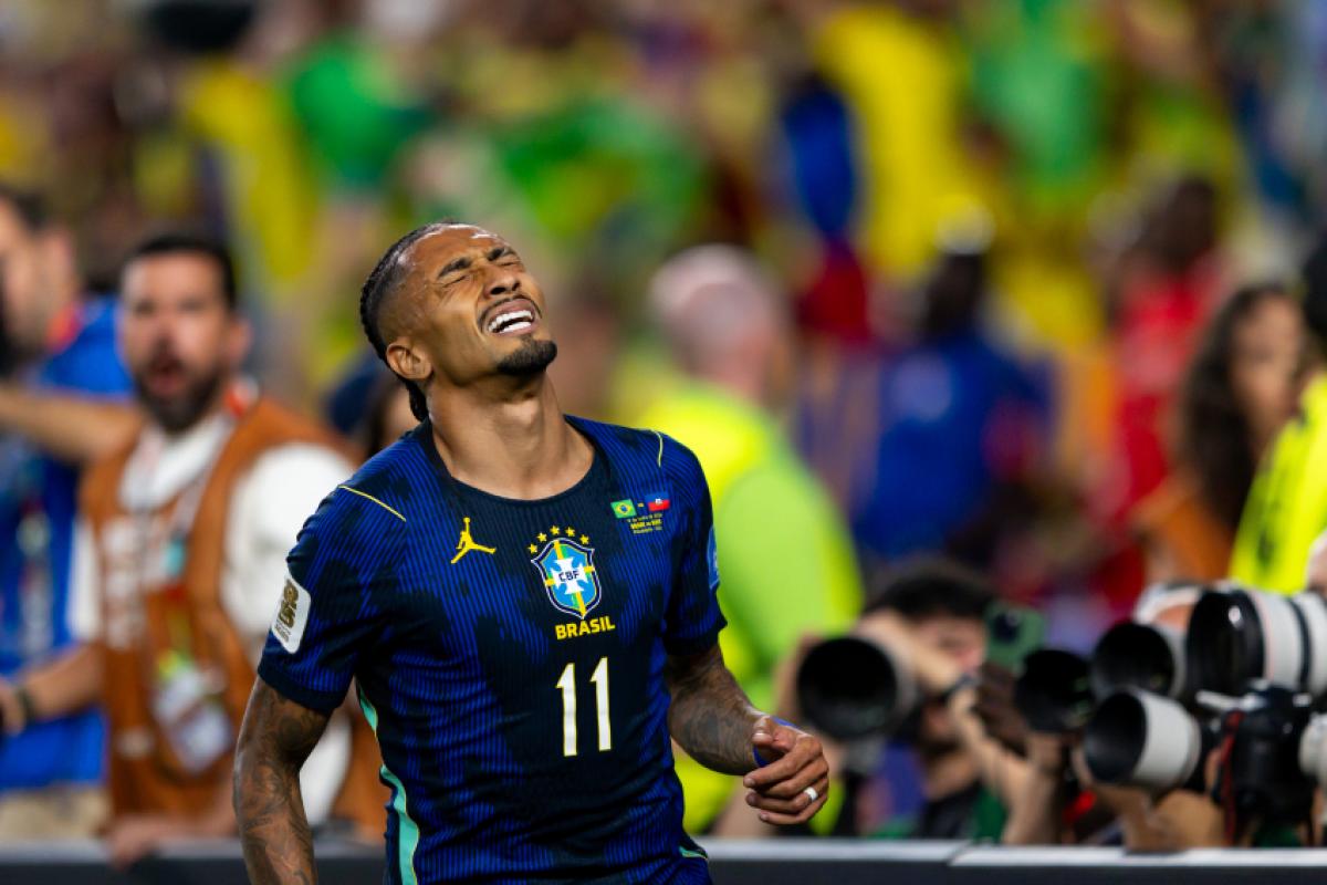 Raphinha se machucou na partida contra o Haiti