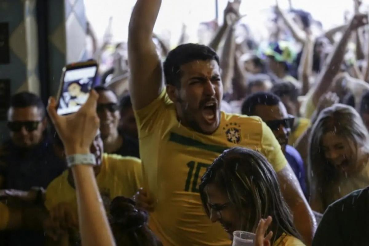 Pesquisa da Abrasel aponta otimismo no setor com jogos da Copa e movimento da Semana dos Namorados.